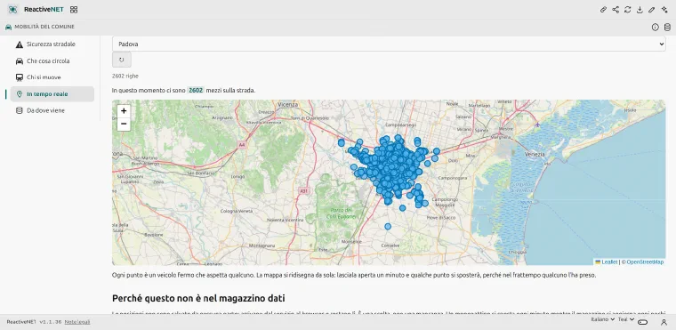The “Live” page: a map of Padua with more than two thousand six hundred shared vehicles drawn as dots.